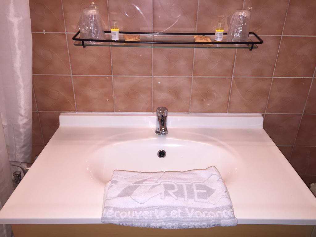 Hotel Les Combelles Chatel Ngoại thất bức ảnh