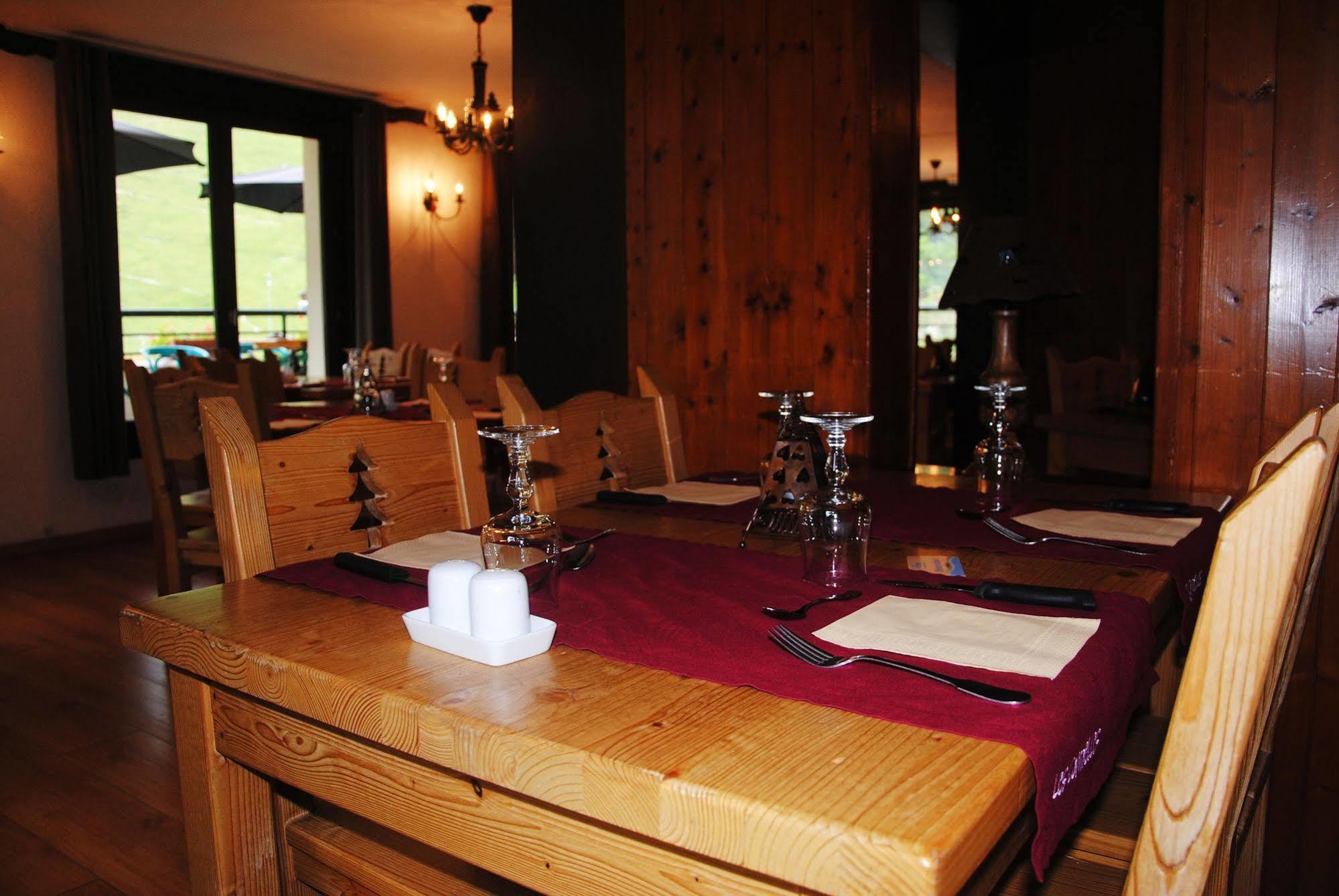 Hotel Les Combelles Chatel Ngoại thất bức ảnh