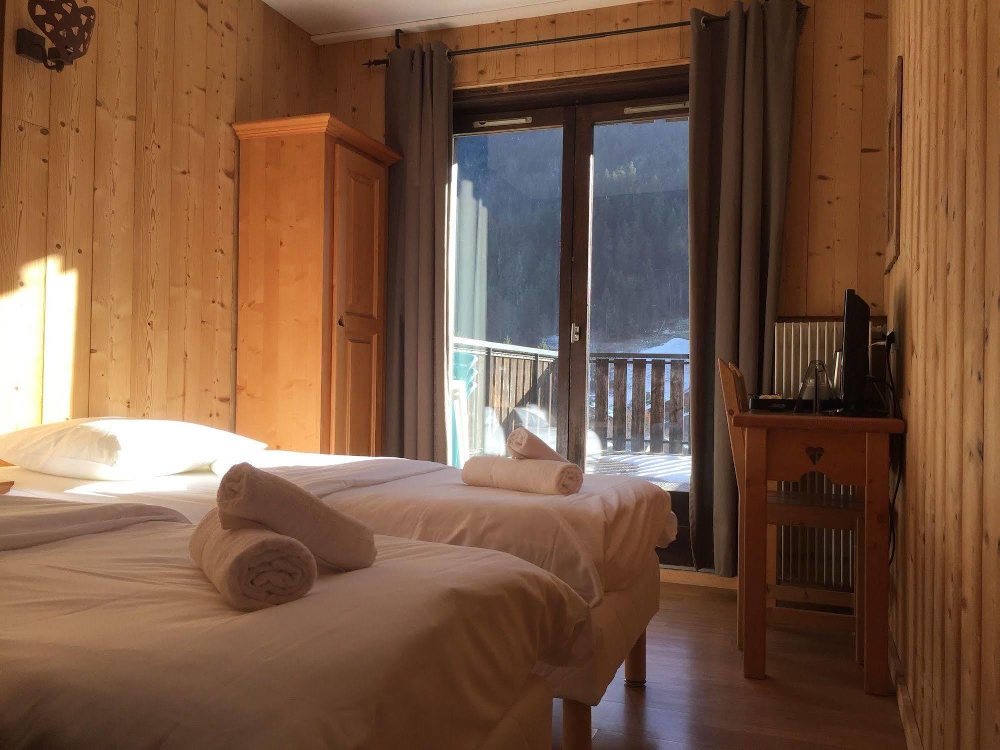 Hotel Les Combelles Chatel Ngoại thất bức ảnh