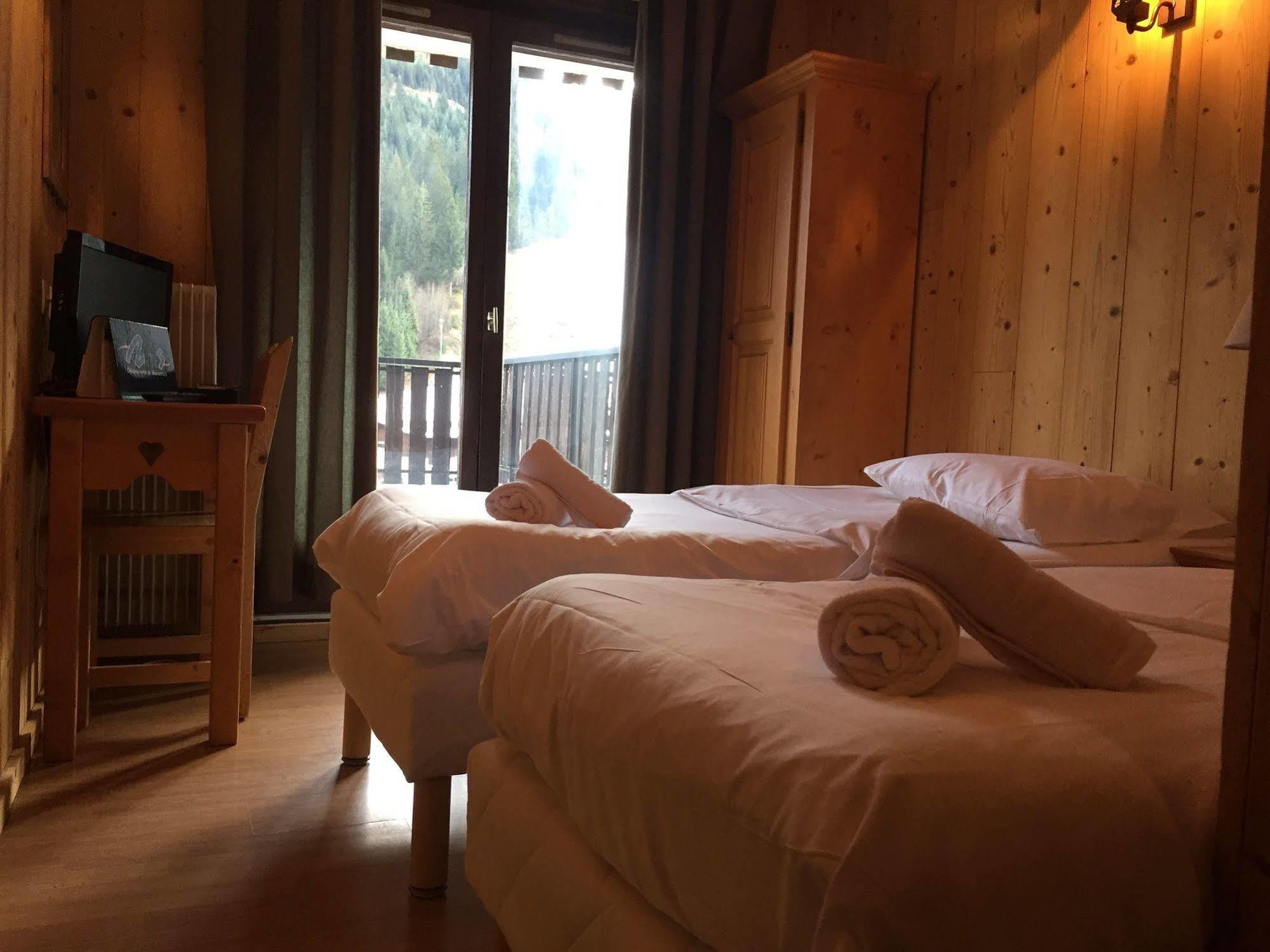 Hotel Les Combelles Chatel Ngoại thất bức ảnh